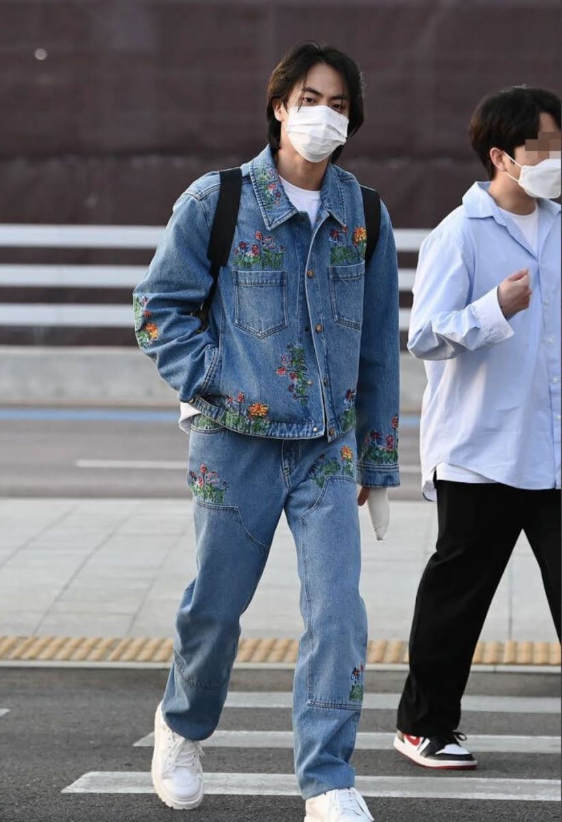 BTS, Jin, Jin outfit, Jin Style, BTS Style, Jin mặc trùng đồ, Cùng bộ đồ người ta trai hư mà Jin, Junho, 2PM, Jungkook, V BTS, Jimin, Suga, RM, J-Hope, Jin cute