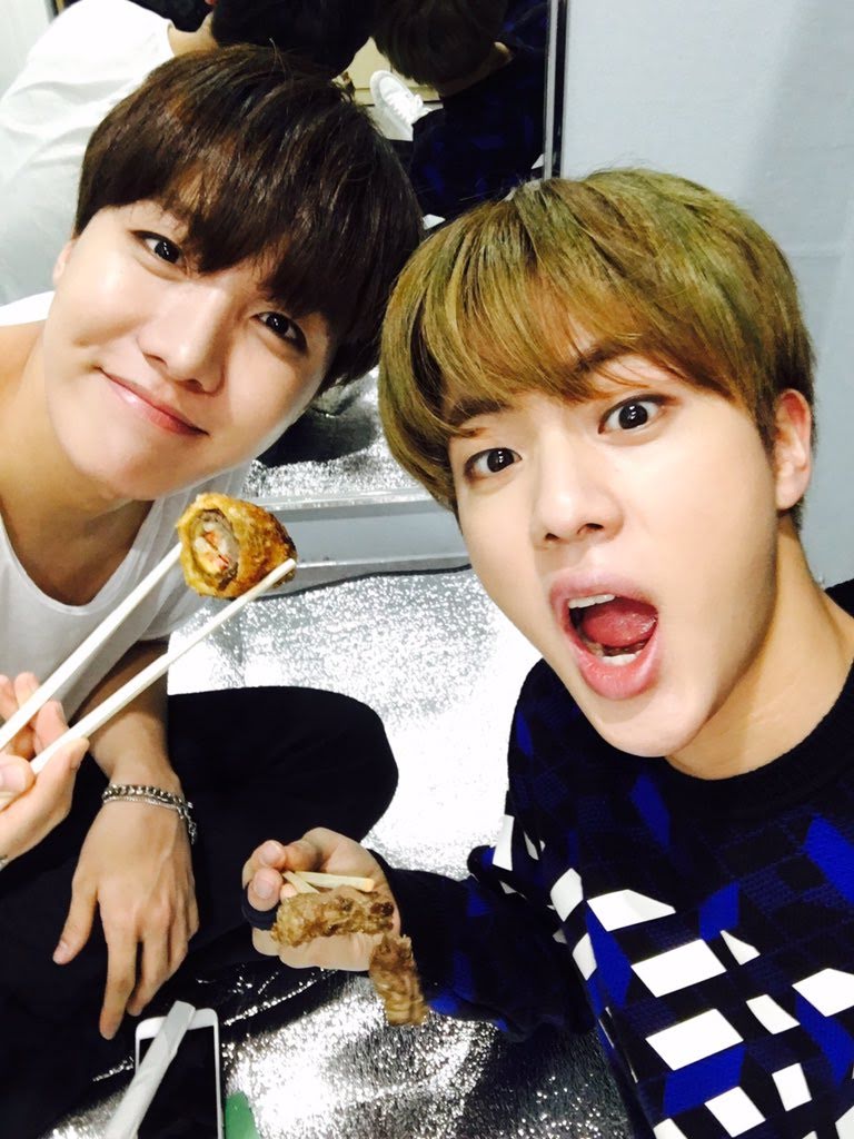 BTS, Jin, J-Hope, Jin không ngừng tán tỉnh J-Hope, 2Seok, Jin funny, J-Hope funny, Jin J-Hope drink, Jin 2022, J-Hope photo, BTS 2022, J-Hope cute, Jin cute, Jin handsome