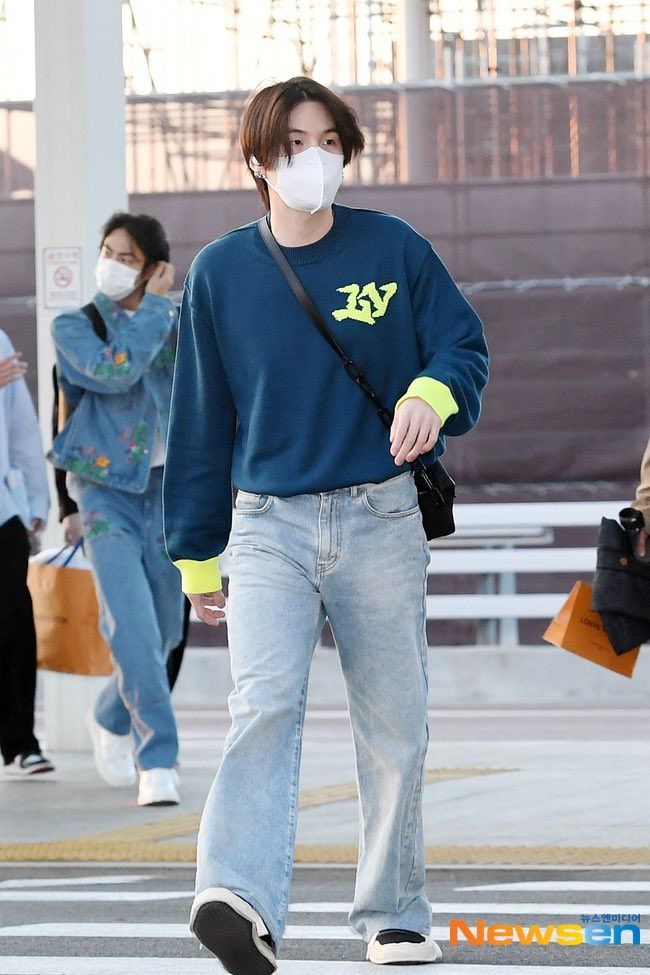 BTS, Suga, thời trang sân bay Suga tiến hóa, Suga fashion, Suga Style, BTS Style, Suga airport outfit, Suga outfit, Suga savage, Suga cute, Suga meme, Kpop style