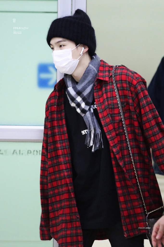 BTS, Suga, thời trang sân bay Suga tiến hóa, Suga fashion, Suga Style, BTS Style, Suga airport outfit, Suga outfit, Suga savage, Suga cute, Suga meme, Kpop style