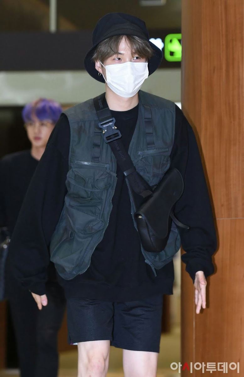 BTS, Suga, thời trang sân bay Suga tiến hóa, Suga fashion, Suga Style, BTS Style, Suga airport outfit, Suga outfit, Suga savage, Suga cute, Suga meme, Kpop style