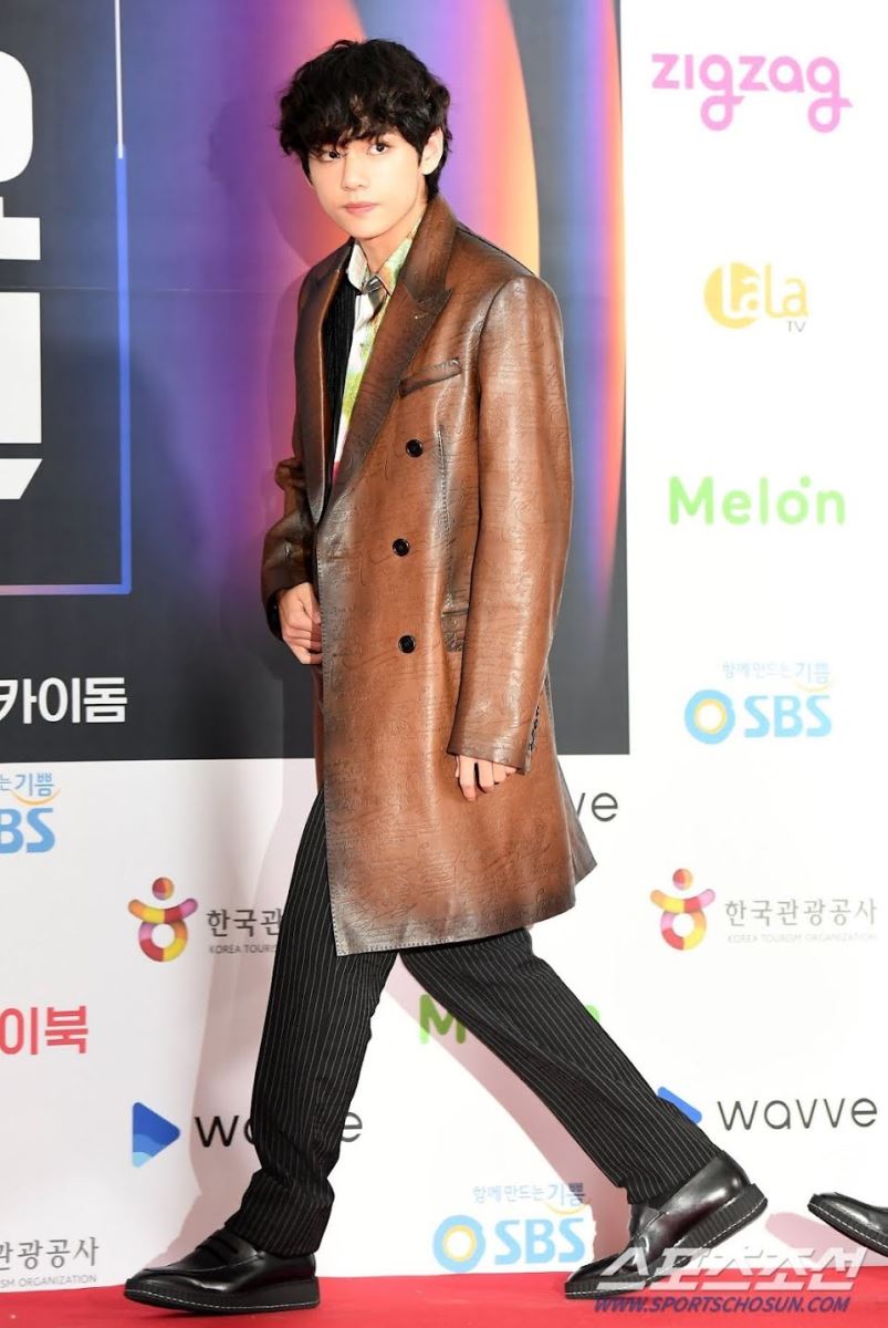 BTS, V BTS, Taehyung, V BTS đẹp hơn người mẫu, V BTS outfit, V BTS fashion, BTS fashion, BTS outfit, V BTS handsome, V BTS cute, V BTS model, Jungkook, Jimin, Jin