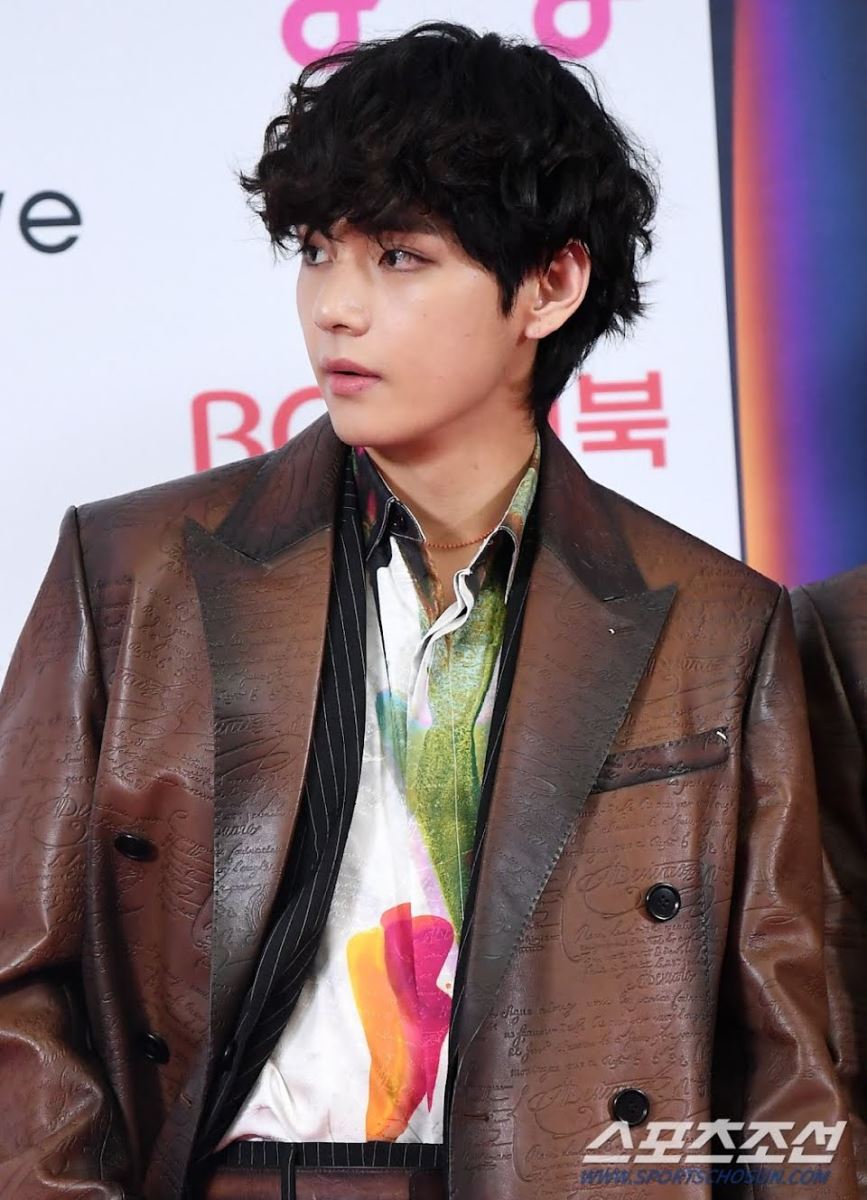 BTS, V BTS, Taehyung, V BTS đẹp hơn người mẫu, V BTS outfit, V BTS fashion, BTS fashion, BTS outfit, V BTS handsome, V BTS cute, V BTS model, Jungkook, Jimin, Jin