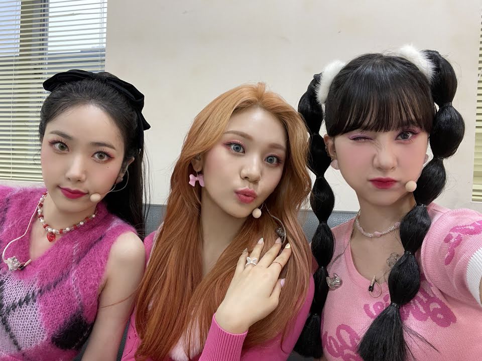 BTS, HYBE, Lịch sử nhóm nhạc nữ ở HYBE, Le Sserafim, Glam, Gfriend, Fromis_9, TXT, bạo lực học đường, Kim Garam, HYBE bê bối, Jungkook, Jimin, V BTS