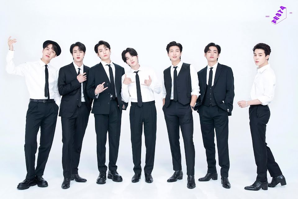 BTS, BTS FESTA, BTS thiện nữ u hồn, ARMY lại lại hết ảnh FESTA, BTS bị tẩy trắng, BTS real Skin, BTS unwhitewashing, Jin, Jimin, J-Hope, Jungkook, RM, Suga, V, BTS Family