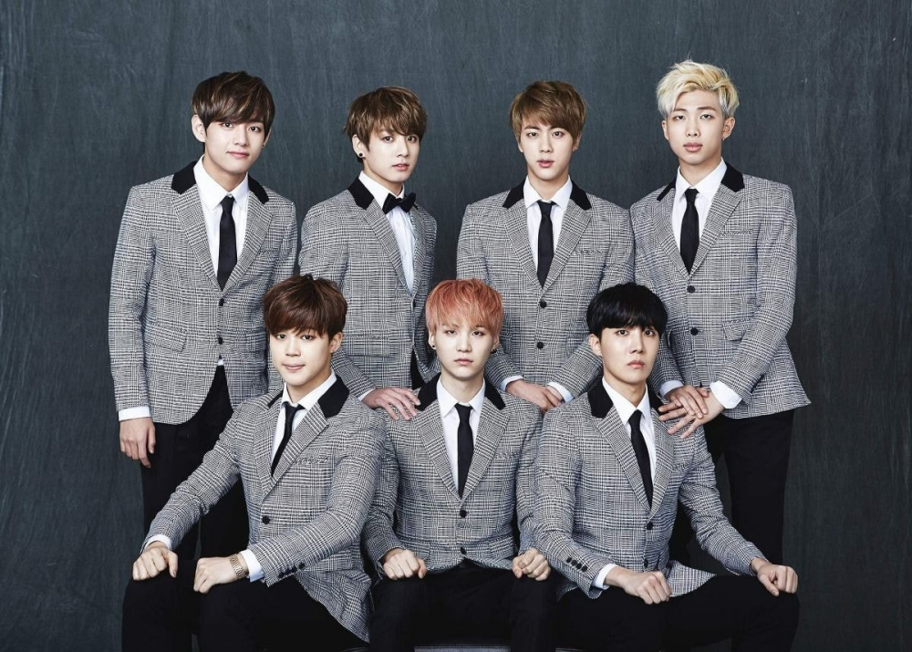 BTS, BTS ảnh gia đình theo thời gian, BTS Festa through years, BTS family photos, BTS Festa, BTS Festa 2022, BTS photo 2022, Jin, Jimin, Jungkook, J-Hope, RM, Suga, V, 