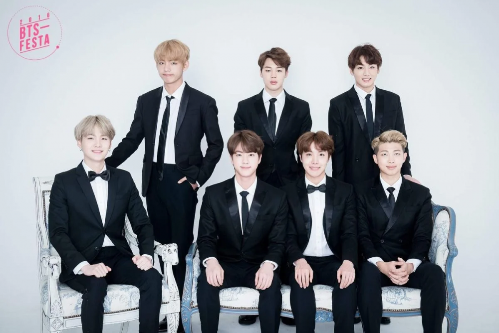 BTS, BTS ảnh gia đình theo thời gian, BTS Festa through years, BTS family photos, BTS Festa, BTS Festa 2022, BTS photo 2022, Jin, Jimin, Jungkook, J-Hope, RM, Suga, V, 