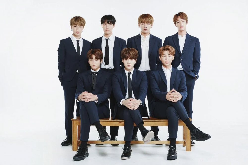 BTS, BTS ảnh gia đình theo thời gian, BTS Festa through years, BTS family photos, BTS Festa, BTS Festa 2022, BTS photo 2022, Jin, Jimin, Jungkook, J-Hope, RM, Suga, V, 