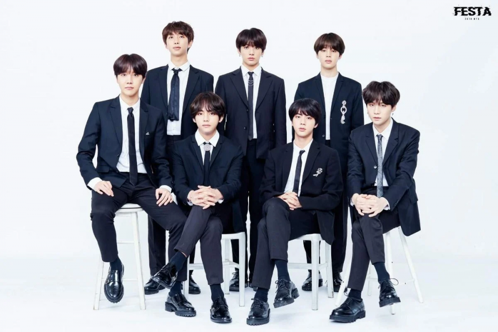 BTS, BTS ảnh gia đình theo thời gian, BTS Festa through years, BTS family photos, BTS Festa, BTS Festa 2022, BTS photo 2022, Jin, Jimin, Jungkook, J-Hope, RM, Suga, V, 