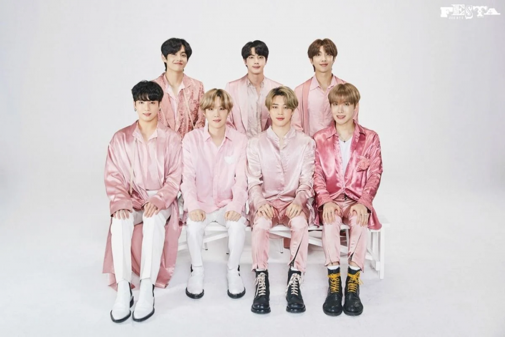 BTS, BTS ảnh gia đình theo thời gian, BTS Festa through years, BTS family photos, BTS Festa, BTS Festa 2022, BTS photo 2022, Jin, Jimin, Jungkook, J-Hope, RM, Suga, V, 