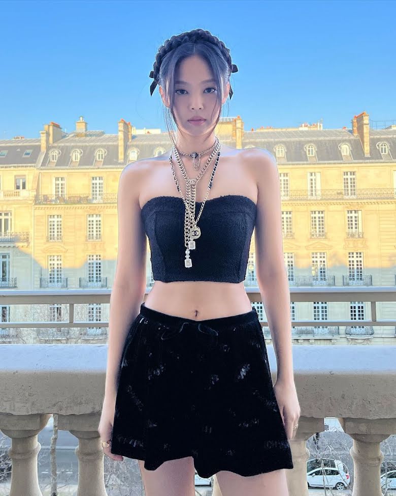 Blackpink, Jennie, Blackpink Le Sserafim mặc trùng đồ, Le Sserafim, Chaewon, Jennie Chaewon, Jennie outfit, Jennie Chanel, Kpop Style, Blackpink Style, Jennie Style