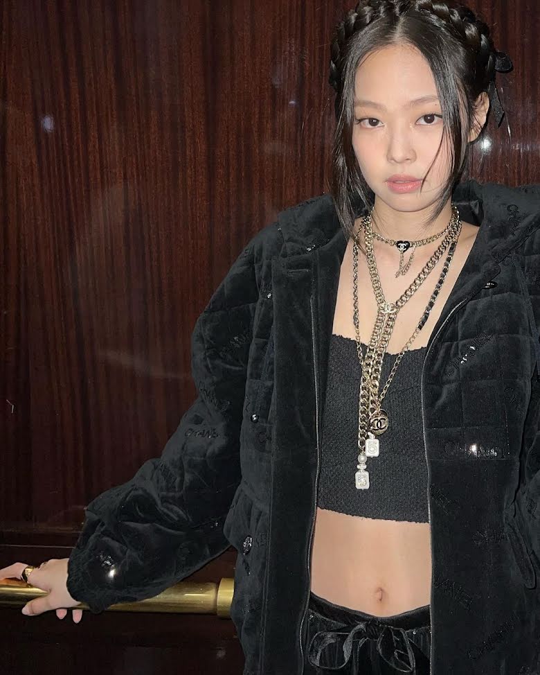 Blackpink, Jennie, hình ảnh hot nhất Jennie 2022, Jennie outfit 2022, Jennie trend 2022, Jennie fashion 2022, Jennie style, Jennie photo 2022, Jisoo, Rose, Lisa