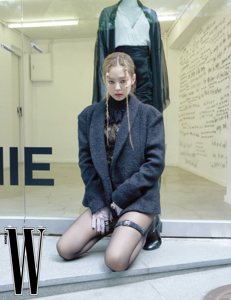 Blackpink, Jennie, Blackpink Le Sserafim mặc trùng đồ, Le Sserafim, Chaewon, Jennie Chaewon, Jennie outfit, Jennie Chanel, Kpop Style, Blackpink Style, Jennie Style
