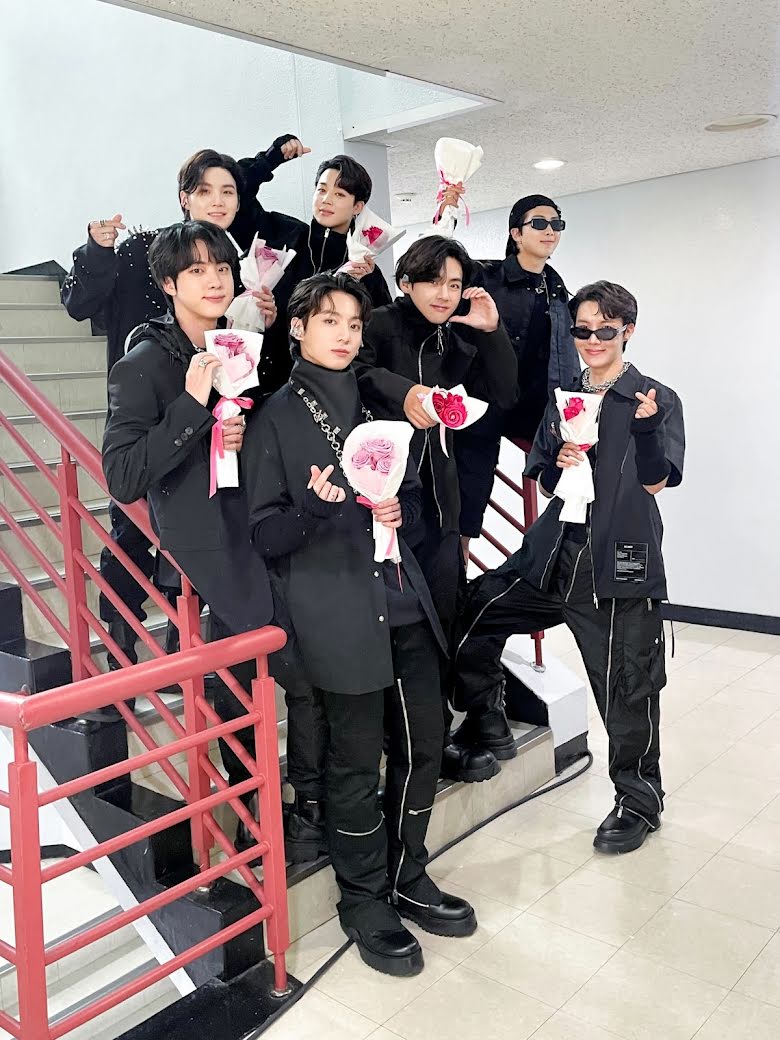 BTS, Jimin, Jimin xốp bọc hoa quả, Jimin trend 2022, Jimin outfit, Jimin Inkigayo, Jimin style, For Youth, Proof, Jin, J-Hope, Jungkook, RM, Suga, V, BTS Style