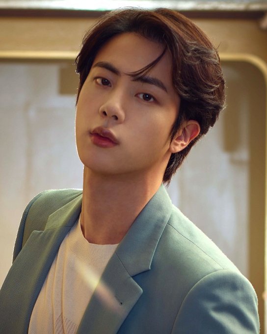 BTS, Jin, Jin giúp BTV HYBE việc nhẹ lương cao, Jin trai đẹp toàn cầu, Jin ngoài đời, Jin handsome, Jin cute, Jin real life, Jimin, J-Hope, Jungkook, RM, Suga, V