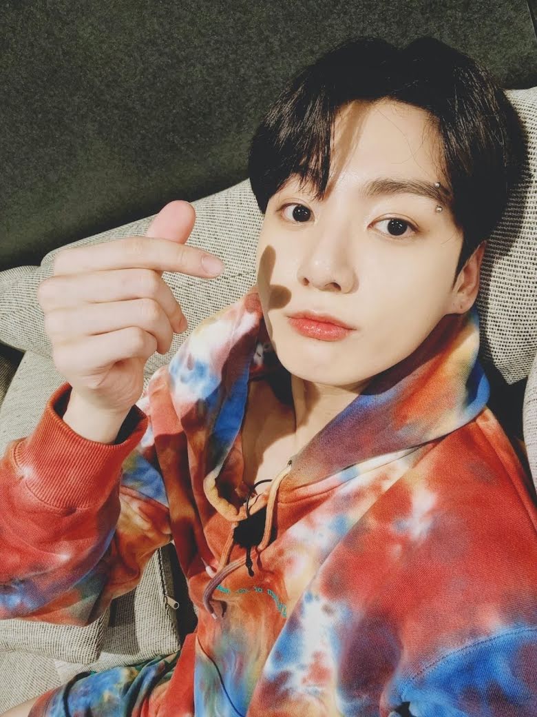 BTS, Jungkook, Jungkook chỉ tay, chỉ tay chữ nhất, Jungkook chỉ tay siêu hiếm, Jungkook tướng mệnh, Jungkook 2022, Jungkook photoshoot, Jin, Jimin, J-Hope, RM, Suga, V