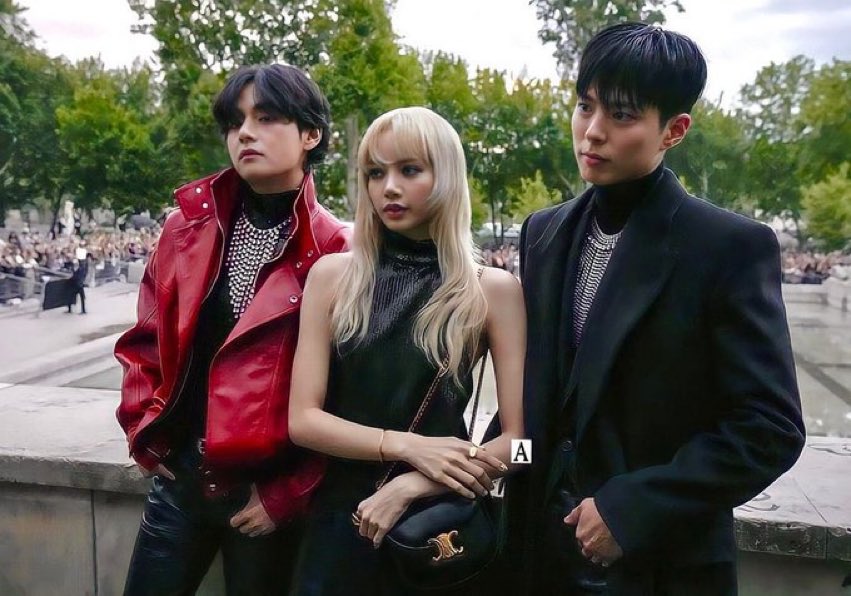 BTS, V BTS, V BTS ngáp dài hộ tống Lisa, Lisa, Blackpink, Park Bo Gum, BTS Style, Blackpink style, BTS chương 2, V BTS style, Lisa Style, V BTS Celine, V BTS photo 2022