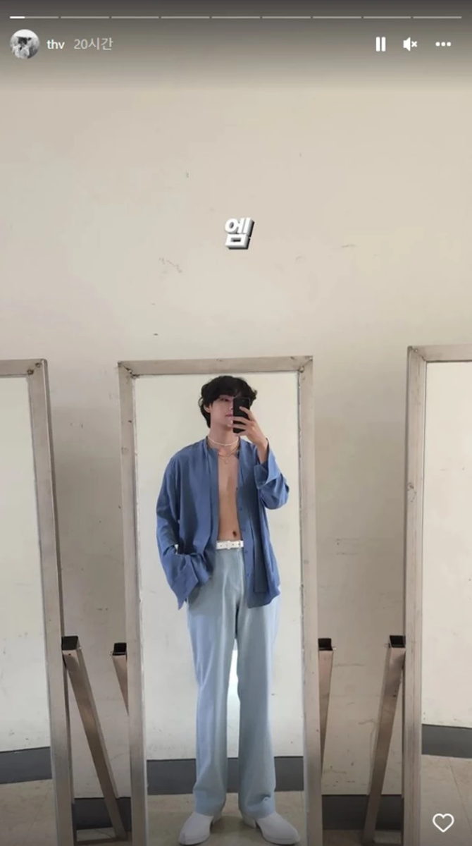 BTS, V, V BTS khoe ngực trần, V BTS sexy, V BTS bare chest, V BTS Instagram, V BTS 2022, Jin, Jimin, J-Hope, RM, Suga, Taehyung, BTS Instagram