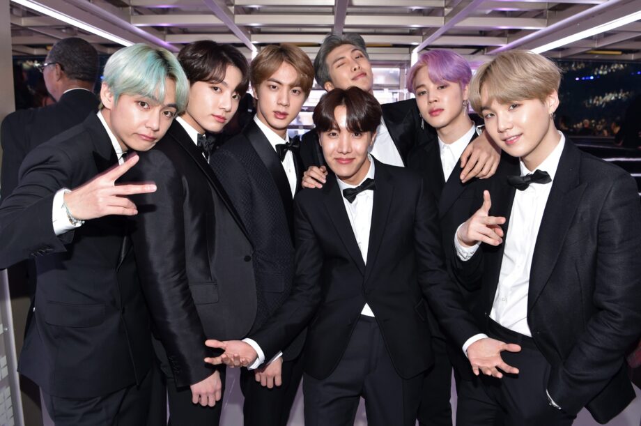 BTS, V BTS, V BTS thành công nhất Hàn nửa đầu 2022, Christmas Tree, V BTS kỷ lục 2022, BTS solo, BTS chương 2, V BTS solo, Jungkook, Jin, Jimin, J-Hope, RM, Suga