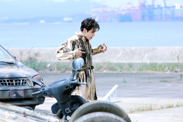 BTS, J-Hope, J-Hope nóng bỏng trong hậu trường Arson, J-Hope Arson behind the scence, Jack in the Box, Arson, More, BTS Chương 2, BTS solo, Jin, Jimin, Jungkook, RM, Suga