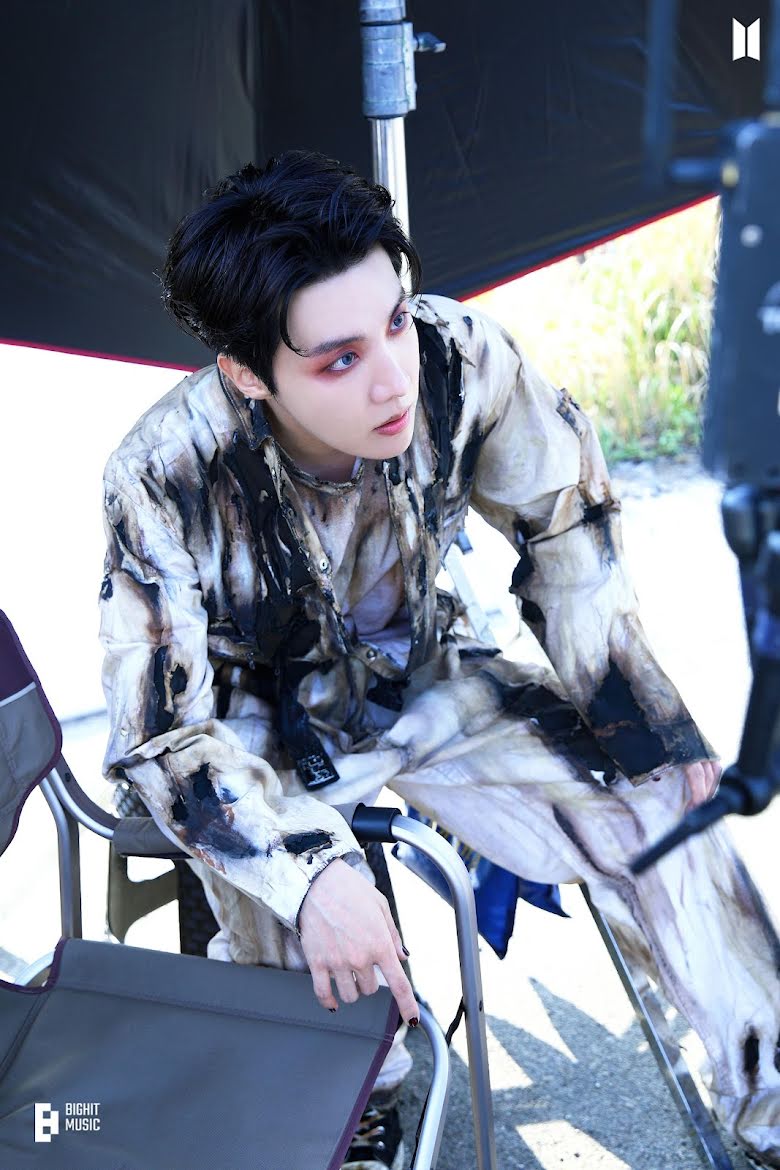 BTS, J-Hope, J-Hope nóng bỏng trong hậu trường Arson, J-Hope Arson behind the scence, Jack in the Box, Arson, More, BTS Chương 2, BTS solo, Jin, Jimin, Jungkook, RM, Suga