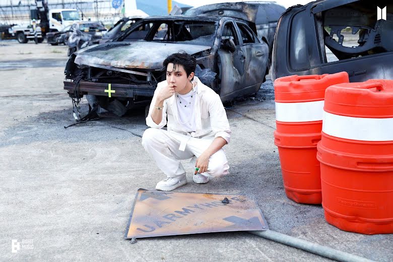 BTS, J-Hope, J-Hope nóng bỏng trong hậu trường Arson, J-Hope Arson behind the scence, Jack in the Box, Arson, More, BTS Chương 2, BTS solo, Jin, Jimin, Jungkook, RM, Suga