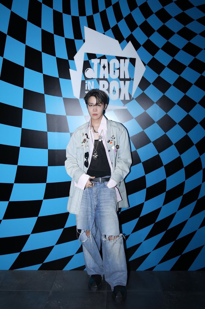 BTS, J-Hope, nhìn rách dưới mà giá đồ J-Hope bằng cả gia tài, J-Hope outfit, Jack in the Box, More, Arson, BTS chương 2, BTS solo, Jin, Jimin, Jungkook, RM, Suga, 