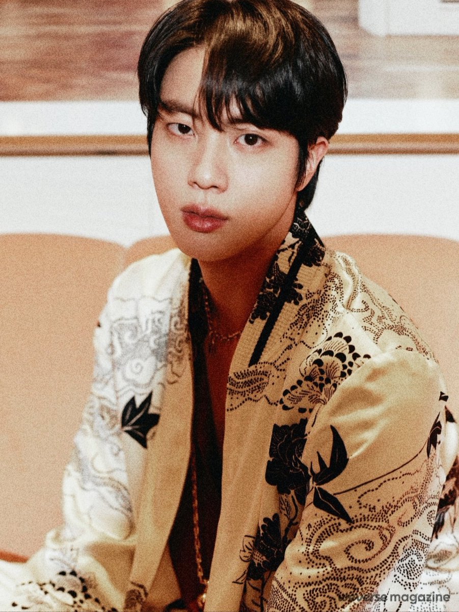 BTS, Jin, Jin khoe ảnh phòng thu, Jin bờ môi mê mẩn, Jin lips, Jin handsome, Jin 2022, BTS Chương 2, BTS solo, Jungkook, Jimin, J-Hope, RM, Suga, V, Jin Weverse