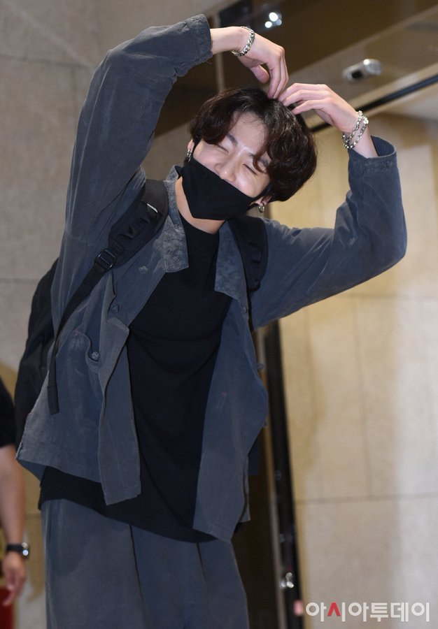 BTS, Jungkook, Jungkook bỏ bùa sân bay, Jungkook airport, Jungkook sân bay, Jungkook outfit, BTS style, Jungkook style, Kpop Style, Jin, Jimin, J-Hope, RM, Suga, V BTS