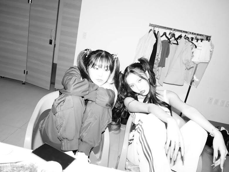 BTS, Jimin, V, Jungkook, Sao Kpop từng học chung lớp, bạn học Jungkook, NCT, Mamamoo, TVXQ, Super Junior, Winner, Block B, WJSN, Apink, Red Velvet, Gfriend, BTOB, EXO