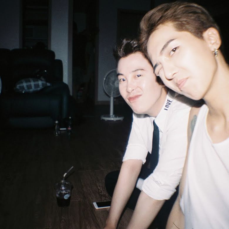 BTS, Jimin, V, Jungkook, Sao Kpop từng học chung lớp, bạn học Jungkook, NCT, Mamamoo, TVXQ, Super Junior, Winner, Block B, WJSN, Apink, Red Velvet, Gfriend, BTOB, EXO