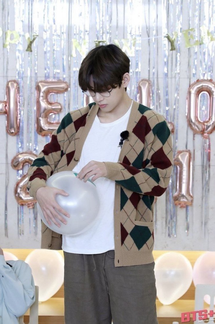 BTS, Blackpink, V Jennie, ảnh gốc V Jennie, netizen cười chê ARMY, V BTS Jennie Blackpink hẹn hò, BTS girlfriend, Blackpink boyfriend, Jungkook, Jimin, Rose, Lisa, Jisoo