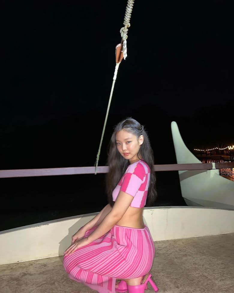 Blackpink, Jennie, đồ gợi cảm nhất của Jennie, Jennie sexy, Jennie outfit, Jennie gợi cảm, Blackpink style, Kpop Style, Jennie Style, Jennie solo, Jennie trend