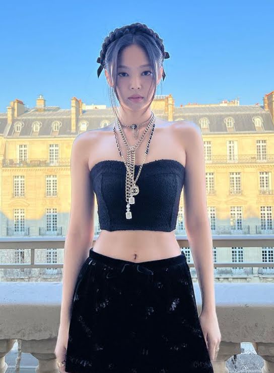 Blackpink,Jennie, Jennie làm nức lòng Blink với ảnh Instagram, Jennie mặc đồ fan tặng, Jennie outfit, Jennie 2022, Jennie style, Jisoo, Rose, Lisa, Blink, Jennie dress