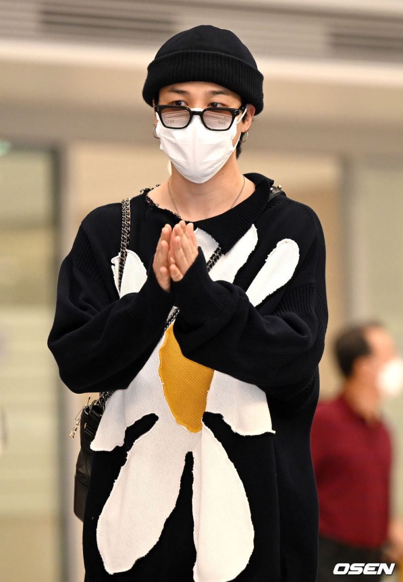 BTS, lũ lượt người đón Jimin về nhà, Jimin, Jimin về Hàn Quốc Jimin outfit, Jimin solo, Jimin lịch trình riêng, Jimin airport, Jungkook, RM, Suga, Taehyung, Jin, J-Hope