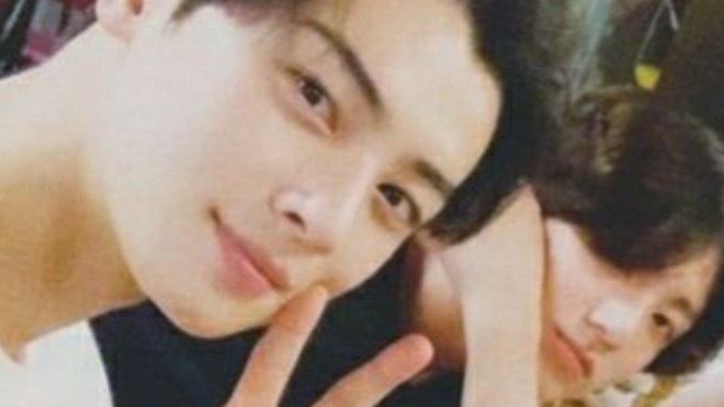 Jungkook BTS mặc áo lưới như Cha Eunwoo mà kết quả không tưởng