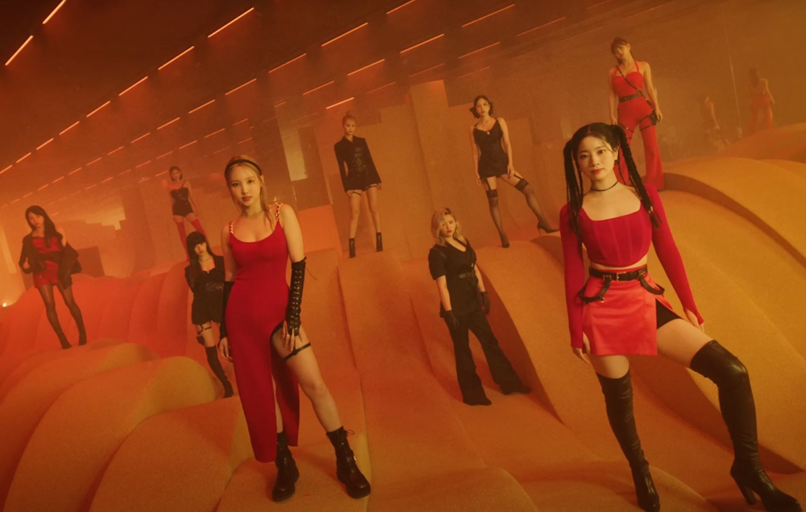 Twice, Twice ảnh như tạp chí 19+, Twice ăn mặc hở hang, Twice sexy, Between 1&2, Twice photo 2022, Between 1&2 photo concept, Jihyo, Nayeon, Jeongyeon, Momo, Sana, Mina