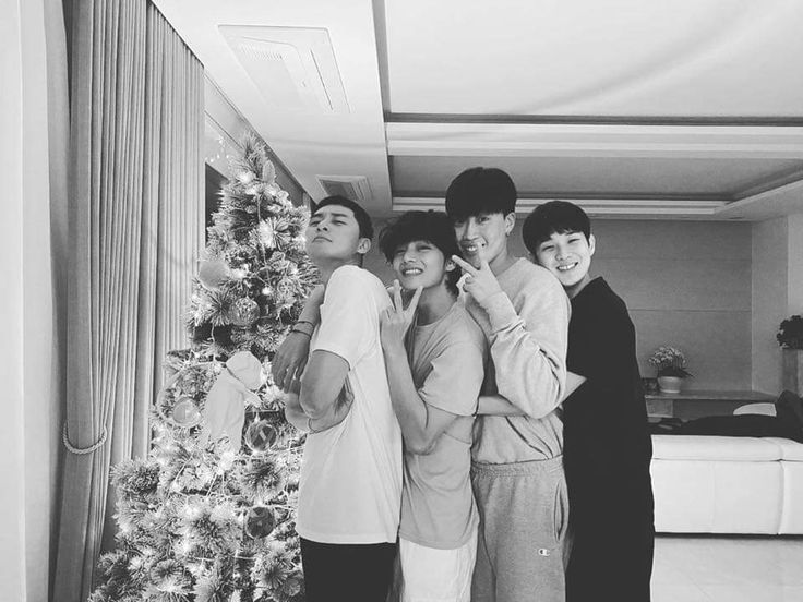 BTS, V BTS, Wooga Squad, Wooga thân với V BTS thật, quan hệ thật của Wooga, Jennie, Blackpink, V BTS 2022, Park Seo Joon, Park Hyung Sik, Choi Woo Shik, Peakboy