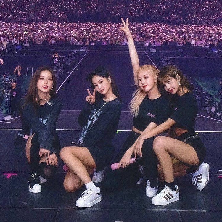 Blackpink, Blackpink đăng ảnh mừng 6 năm, Blackpink Instagram, Jennie, Jisoo, Rose, Lisa, Blackpink comeback, Blackpink 2022, Born Pink, Pink Venom, Blackpink style