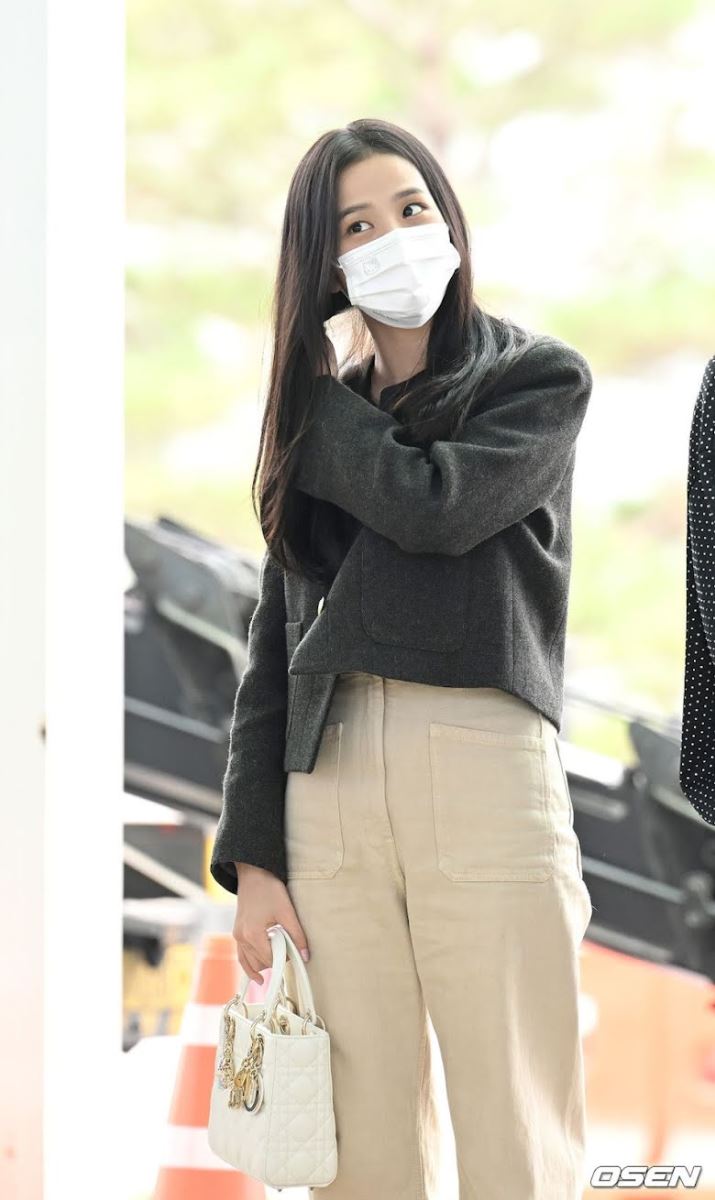 Blackpink, bóc giá đồ sân bay Blackpink, Blackpink airport outfit, Blackpink outfit price, Jennie, Jisoo, Rose, Lisa, Blackpink thời trang sân bay, Born Pink, Shut Down