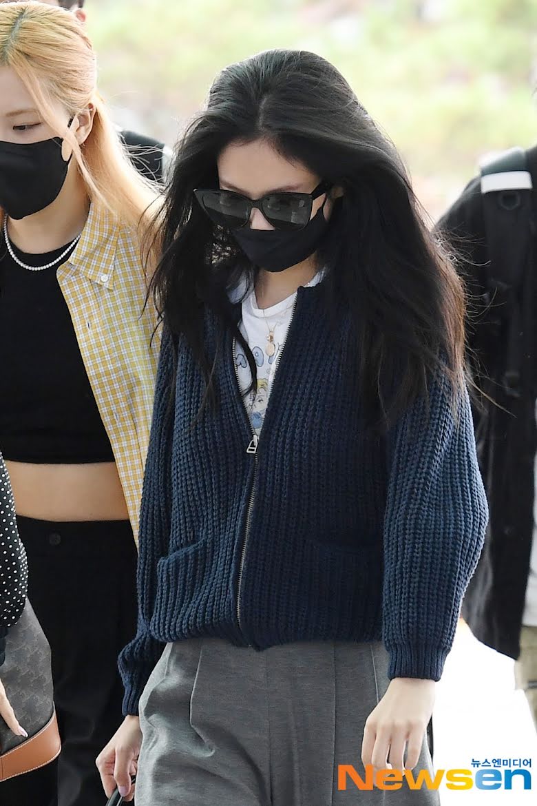 Blackpink, bóc giá đồ sân bay Blackpink, Blackpink airport outfit, Blackpink outfit price, Jennie, Jisoo, Rose, Lisa, Blackpink thời trang sân bay, Born Pink, Shut Down