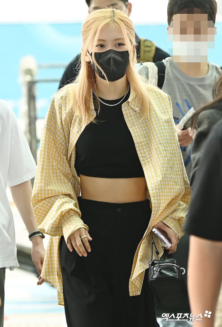 Blackpink, bóc giá đồ sân bay Blackpink, Blackpink airport outfit, Blackpink outfit price, Jennie, Jisoo, Rose, Lisa, Blackpink thời trang sân bay, Born Pink, Shut Down