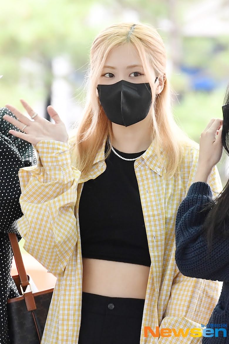 Blackpink, bóc giá đồ sân bay Blackpink, Blackpink airport outfit, Blackpink outfit price, Jennie, Jisoo, Rose, Lisa, Blackpink thời trang sân bay, Born Pink, Shut Down