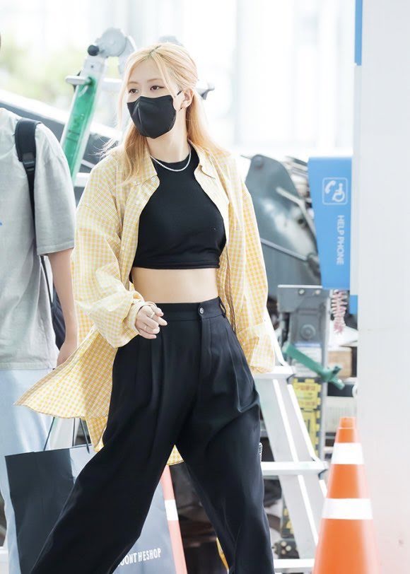 Blackpink, bóc giá đồ sân bay Blackpink, Blackpink airport outfit, Blackpink outfit price, Jennie, Jisoo, Rose, Lisa, Blackpink thời trang sân bay, Born Pink, Shut Down