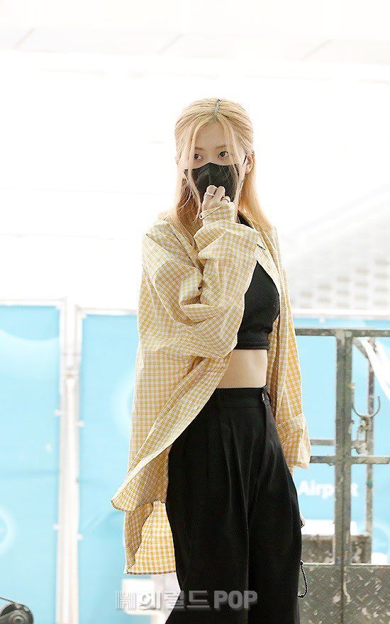 Blackpink, bóc giá đồ sân bay Blackpink, Blackpink airport outfit, Blackpink outfit price, Jennie, Jisoo, Rose, Lisa, Blackpink thời trang sân bay, Born Pink, Shut Down