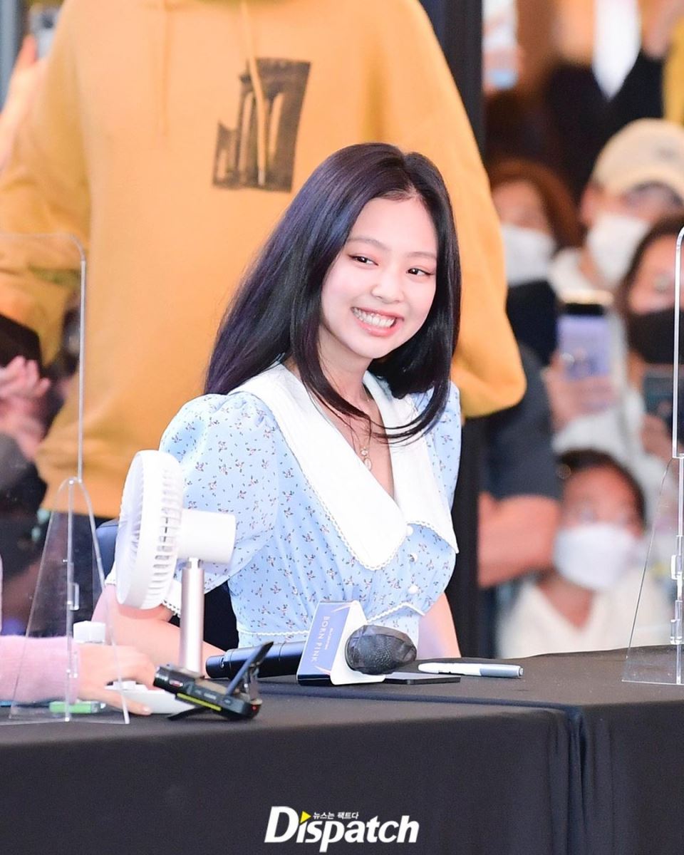 Blackpink, Jennie, Jennie rưng rưng nước mắt, Jennie fansign 2022, Jennie 2022, Jisoo, Rose, Lisa, Born Pink, Shut Down, Pink Venom, V BTS, Jennie cry 2022