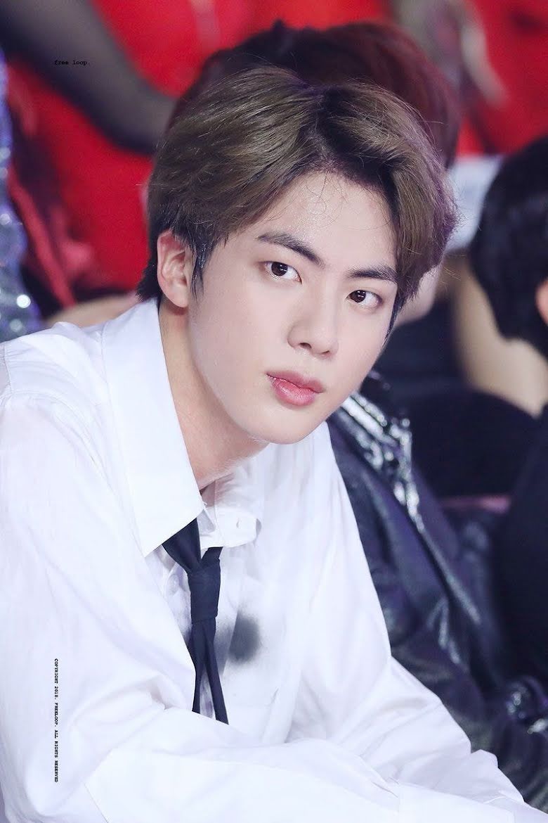 BTS, Jin, Jin dí dỏm khi bị gọi là kẻ dối trá, Jin funny, Jin mặt mộc, Jin bare face, Jin no makeup, Jin cute, Jin worldwide handsome, Jimin, Jungkook, J-Hope, RM, V