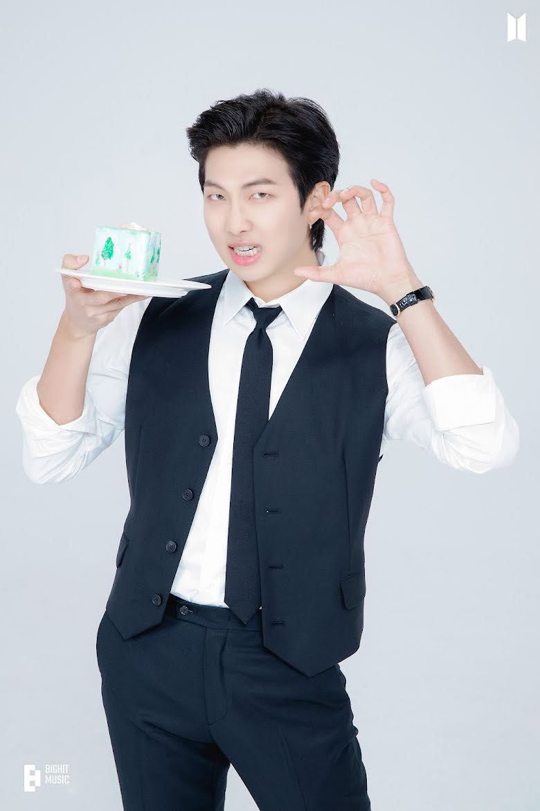 BTS, RM BTS, RM BTS birthday 2022, ảnh sinh nhật RM BTS, BTS đăng ảnh mừng sinh nhật RM, khóc thét ảnh sinh nhật RM BTS, J-Hope, V, Jin, Jimin, Jungkook, Suga