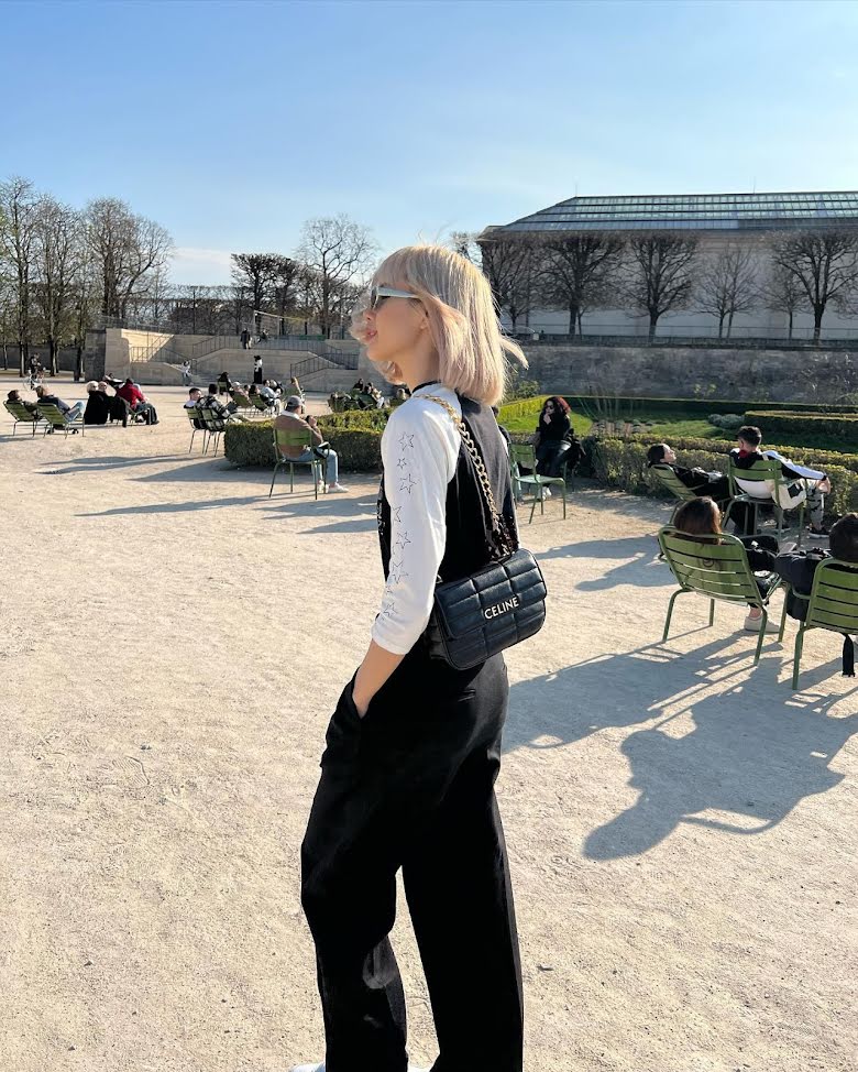 Blackpink, Lisa, Lisa thánh ngầu, Twice, Naeyon, Lisa mặc áo giống Nayeon, Blackpink diện giống Twice, Jennie, Jisoo, Rose, Pink Venom, Kpop mặc giống nhau