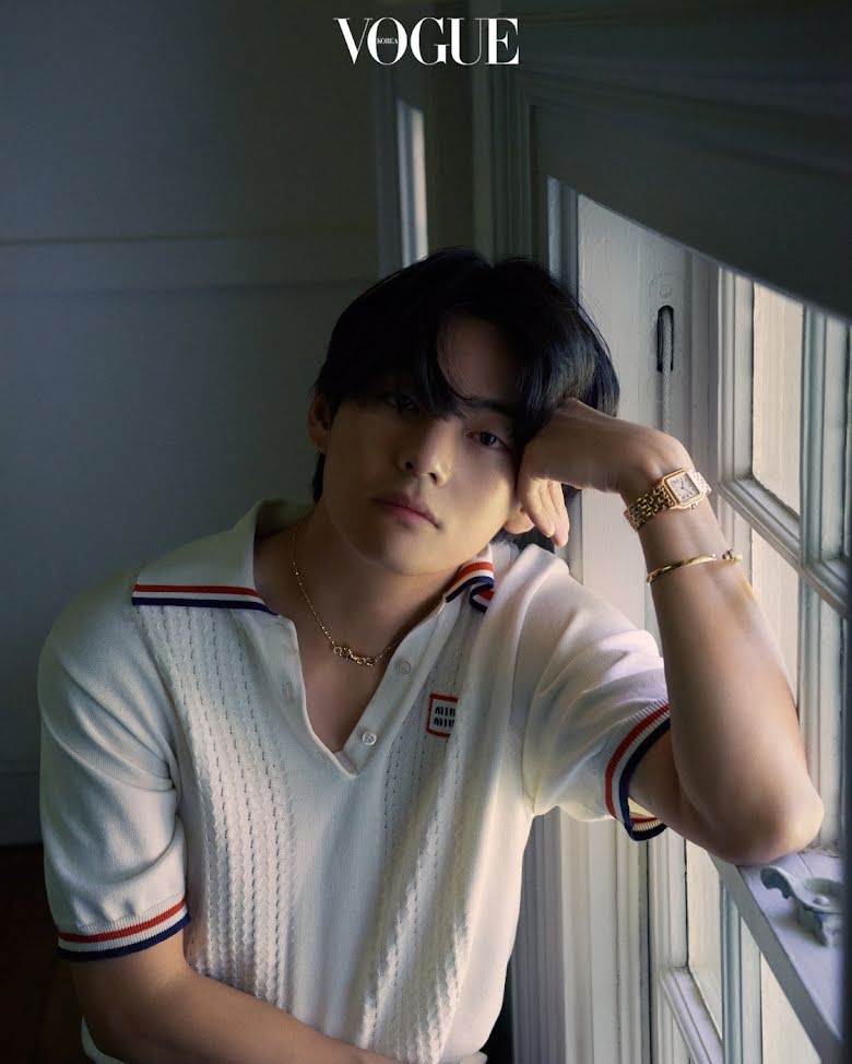 BTS, V BTS, V BTS Vogue, V BTS sexy, V BTS photoshoot 2022, V BTS handsome, V BTS outfit, V BTS gợi cảm, Jin, Jimin, Jungkook, J-Hope, RM, Suga, Jennie, Blackpink